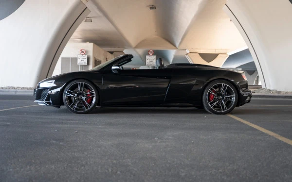 Black Audi R8 Spyder, 2022 Photo 3