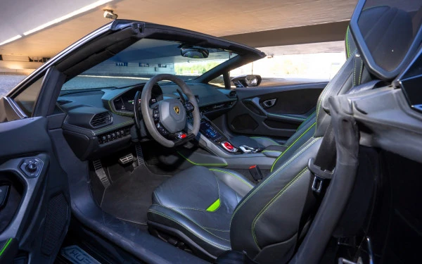 Black Lamborghini Evo Spyder, 2023 Photo 6