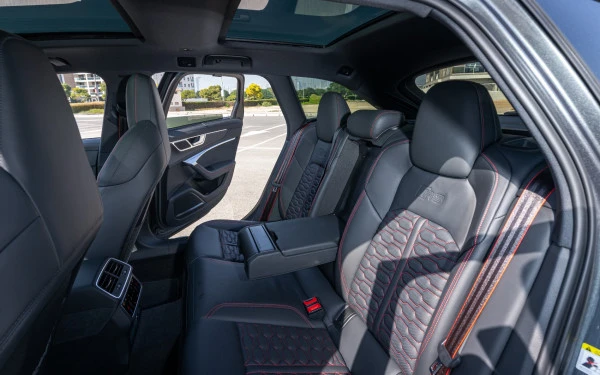 Grey Audi RS6, 2022 Photo 7