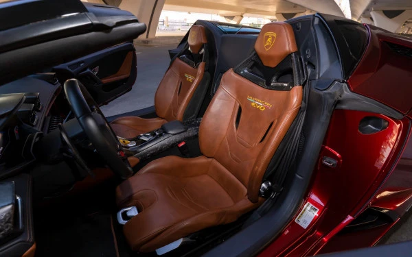 Maroon Lamborghini Huracan Evo Spyder, 2023 Photo 7
