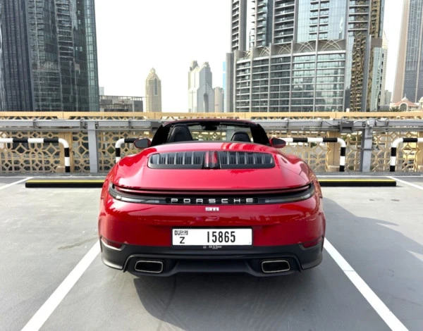 Red Porsche 911 / Carrera, 2026 Photo 4