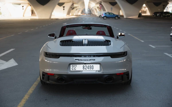 Silver Porsche 911 Carrera GTS, 2024 Photo 3