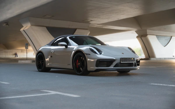 Silver Porsche 911 Carrera GTS, 2024 Photo 8