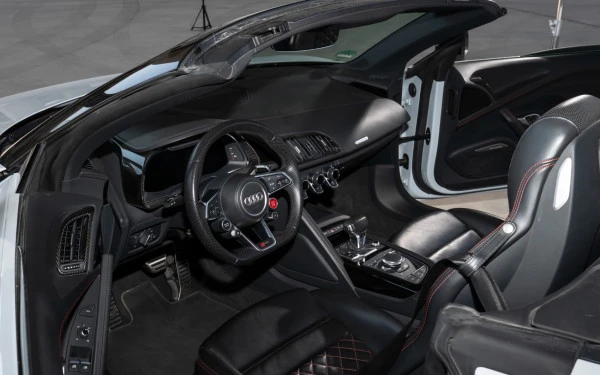 White Audi R8 Spyder, 2024 Photo 4