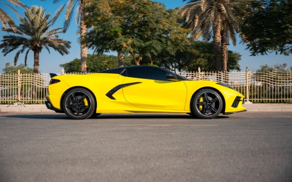Yellow Chevrolet Corvette, 2022 Photo 2