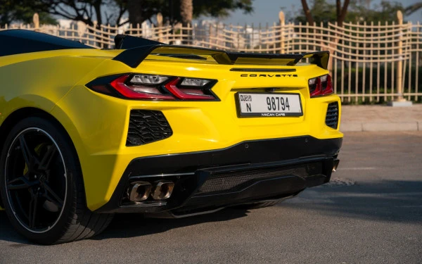Yellow Chevrolet Corvette, 2022 Photo 17