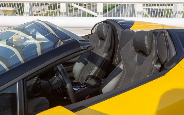 Yellow Lamborghini Huracan Spyder, 2021 Photo 5