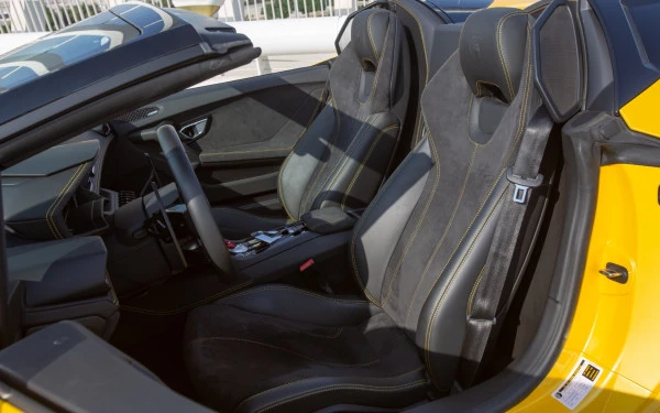 Yellow Lamborghini Huracan Spyder, 2021 Photo 6