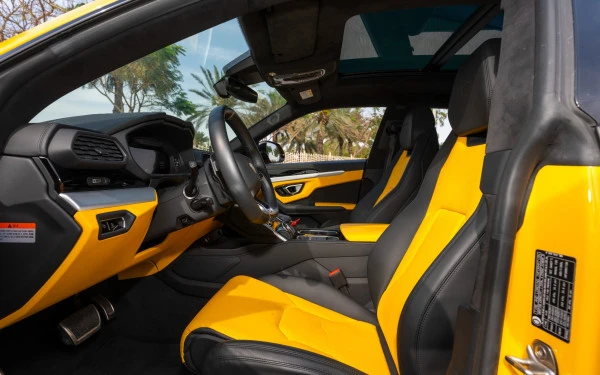Yellow Lamborghini Urus, 2023 Photo 8