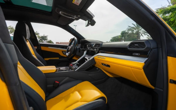Yellow Lamborghini Urus, 2023 Photo 11