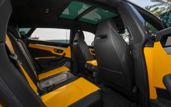 Yellow Lamborghini Urus, 2023 Photo 19
