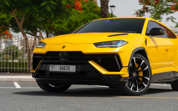 Yellow Lamborghini Urus, 2023 Photo 6
