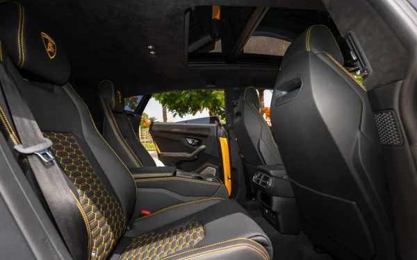 Yellow Lamborghini Urus, 2023 Photo 14
