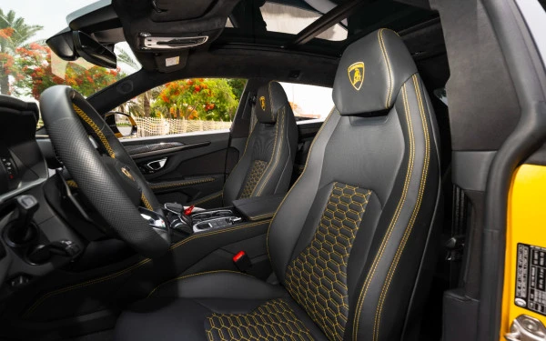Yellow Lamborghini Urus, 2023 Photo 15