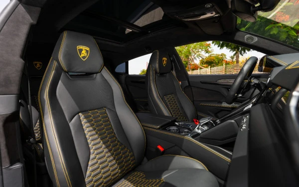 Yellow Lamborghini Urus, 2023 Photo 17
